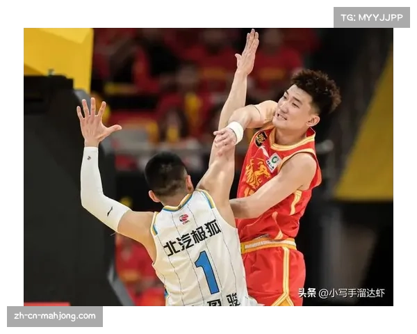 孙铭徽胡金秋成广厦进攻基石，外援吸引包夹后二次传导创造空位